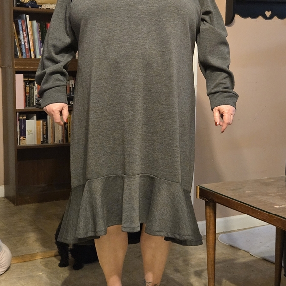 Plus size women's dress - Picture 4 of 5